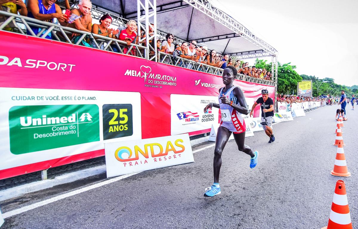 Dobradinha queniana marca Meia Maratona do Descobrimento